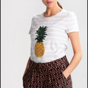 3/$25 🌟 Banana Republic Tee